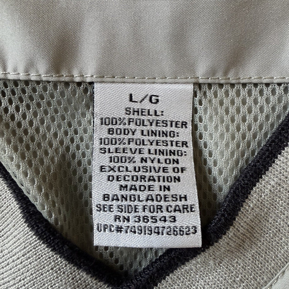 IZOD Men’s Windbreaker Large Pullover Beige Zipper Pockets V-Neck Golf - Picture 4 of 9